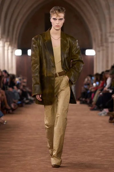 Look 1